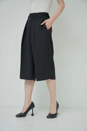 Double Cross Center press shorts