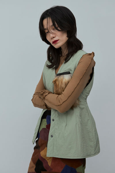画像をギャラリービューアに読み込む, Pointed Shoulder Tops
