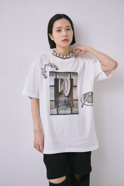 Load image into Gallery viewer, Mediam Photo ×「STAMP DOODLE」Tee
