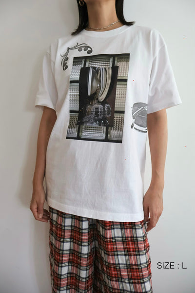 Load image into Gallery viewer, Mediam Photo ×「STAMP DOODLE」Tee
